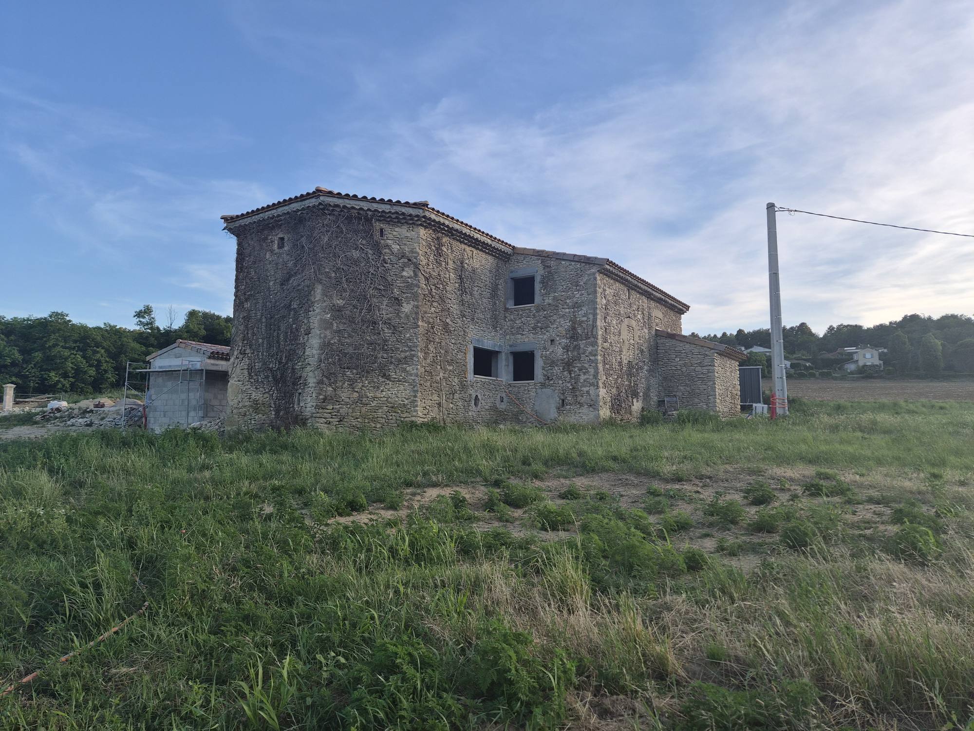 Mas provençal de charme en rénovation à Divajeu, Drôme Provençale
