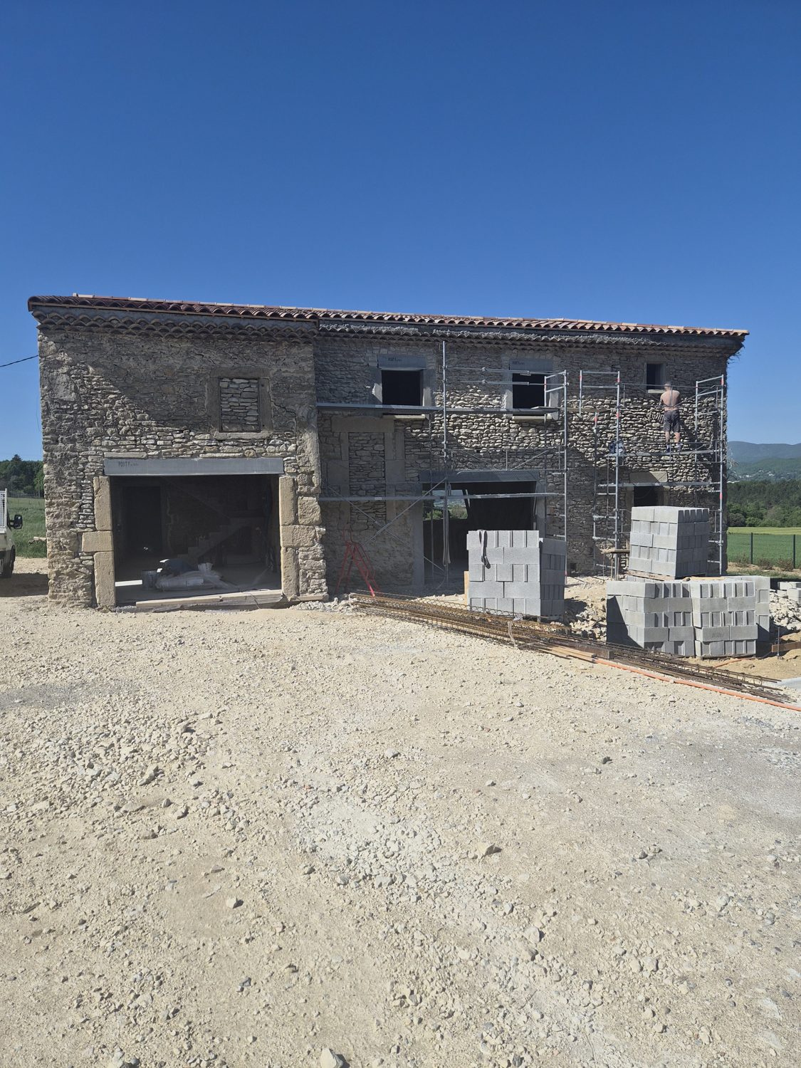 Rénovation de la façade en pierre, Divajeu